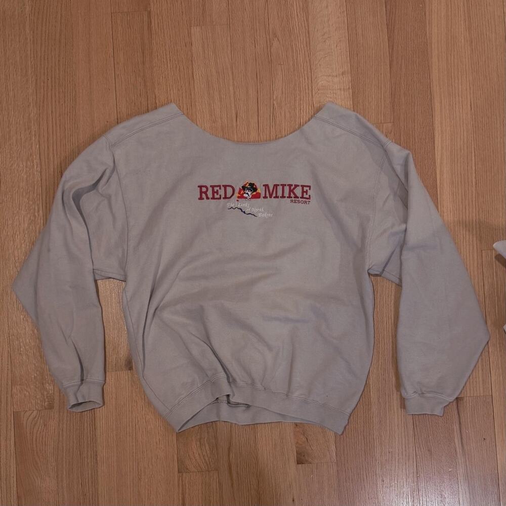 Red mike resort vintage embroidered